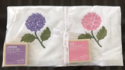 Lot de 2 serviettes éponge (33x33) et de 2 savons parfumés hortensia lavande et rose